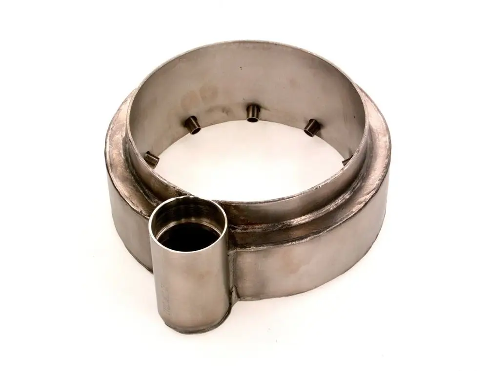 BOSCH Brennerring aus Metall mit einem zylindrischen Anschluss. Der Ring hat eine runde Form und scheint für mechanische Anwendungen konzipiert zu sein.